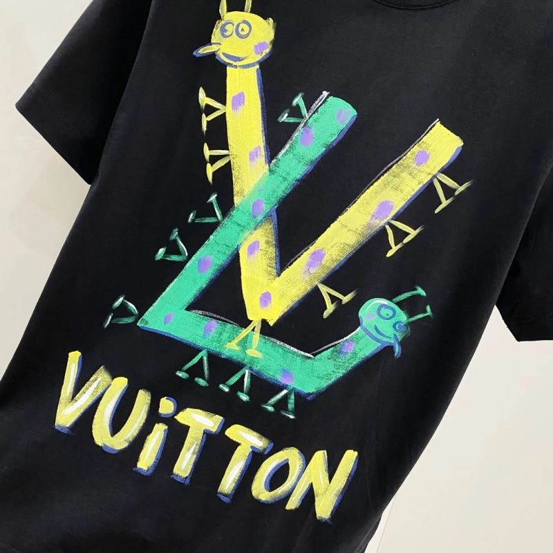 Sleek Louis Vuitton T-Shirts 134434