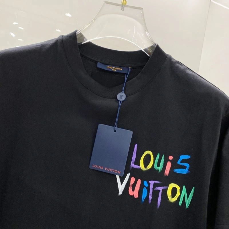 Functional Louis Vuitton T-Shirts 134453
