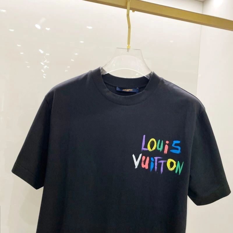 Functional Louis Vuitton T-Shirts 134453