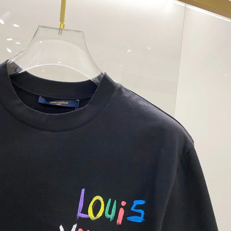 Functional Louis Vuitton T-Shirts 134453