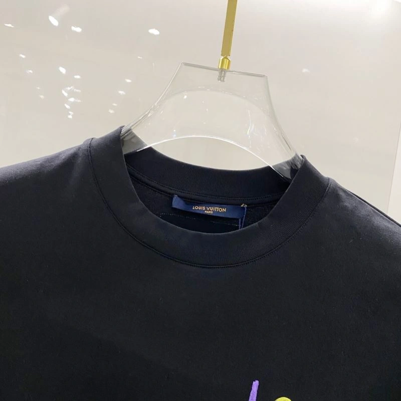 Functional Louis Vuitton T-Shirts 134453