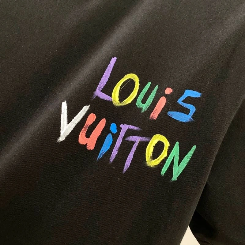 Functional Louis Vuitton T-Shirts 134453