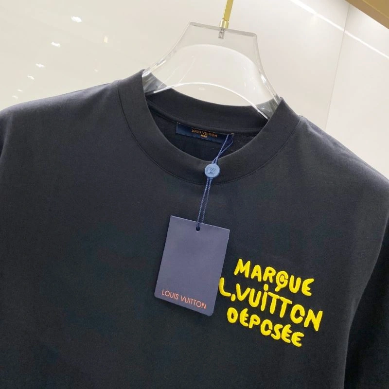 Cozy Louis Vuitton T-Shirts 134433