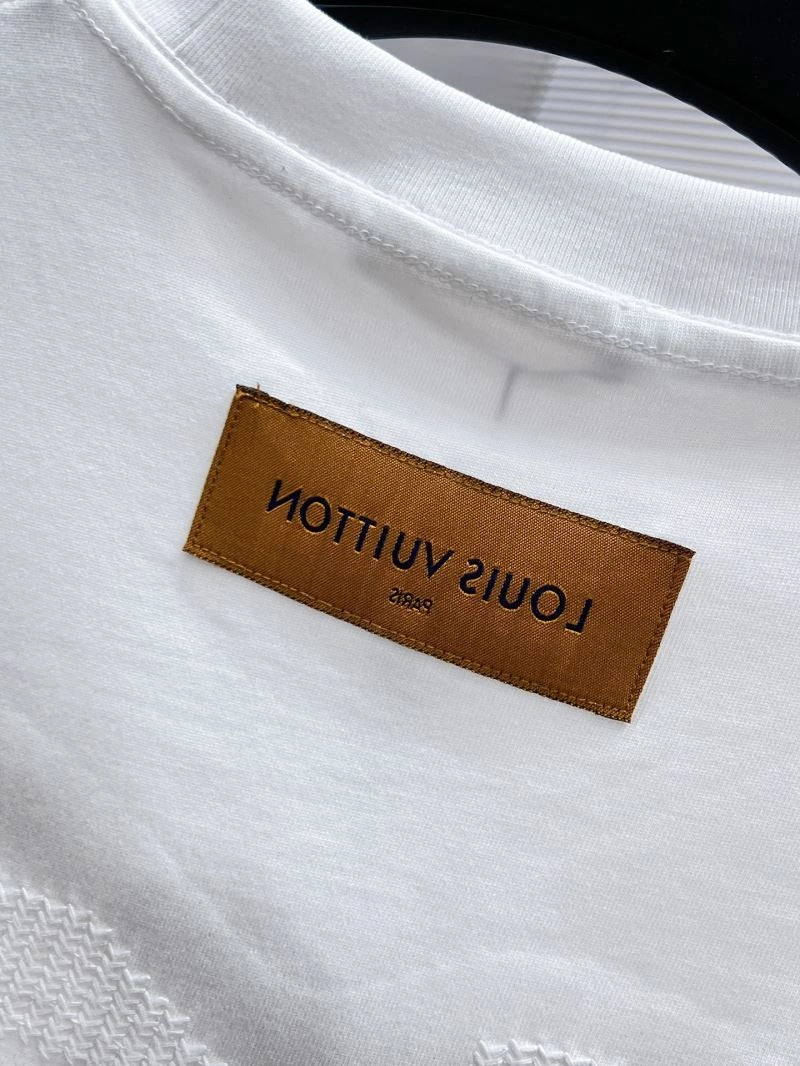 Louis Vuitton T-Shirts Bold 134440