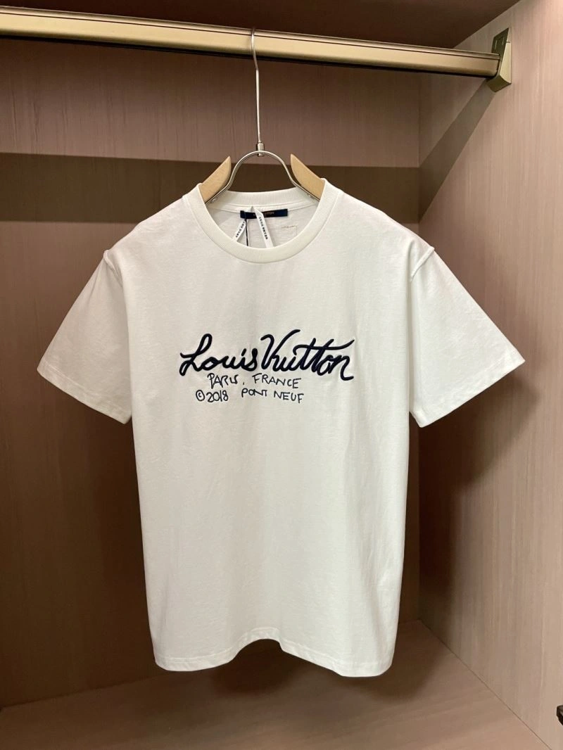 Louis Vuitton T-Shirts UrbanChic 134424
