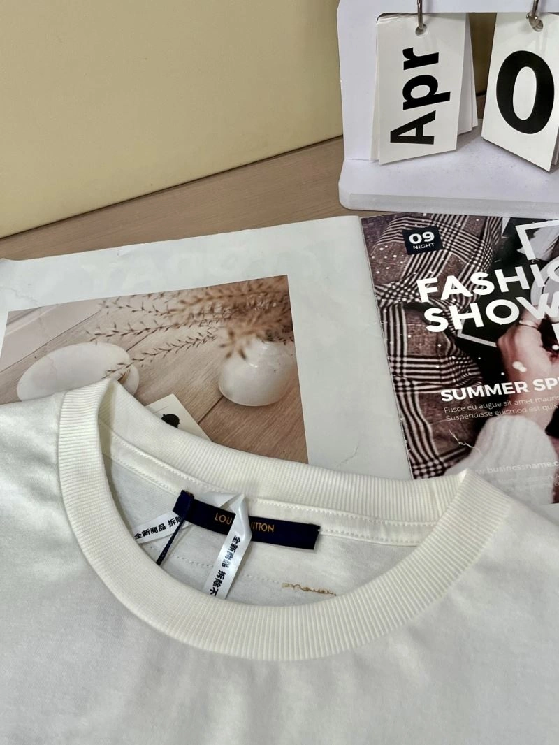 Louis Vuitton T-Shirts UrbanChic 134424