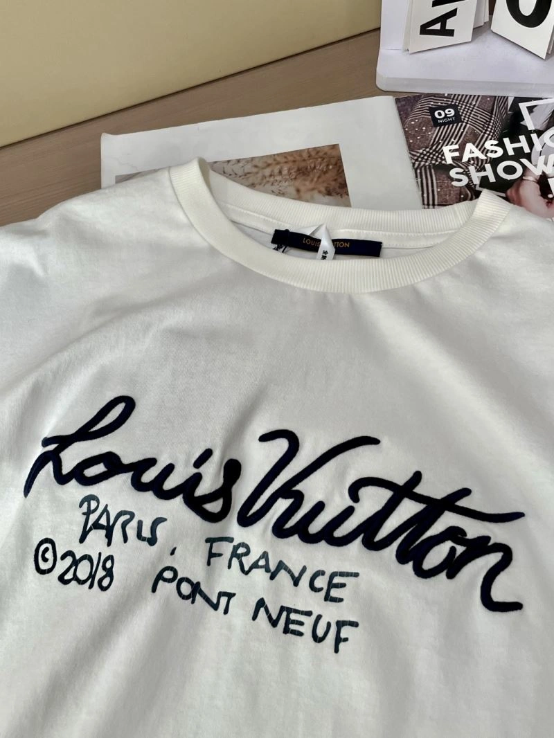 Louis Vuitton T-Shirts UrbanChic 134424