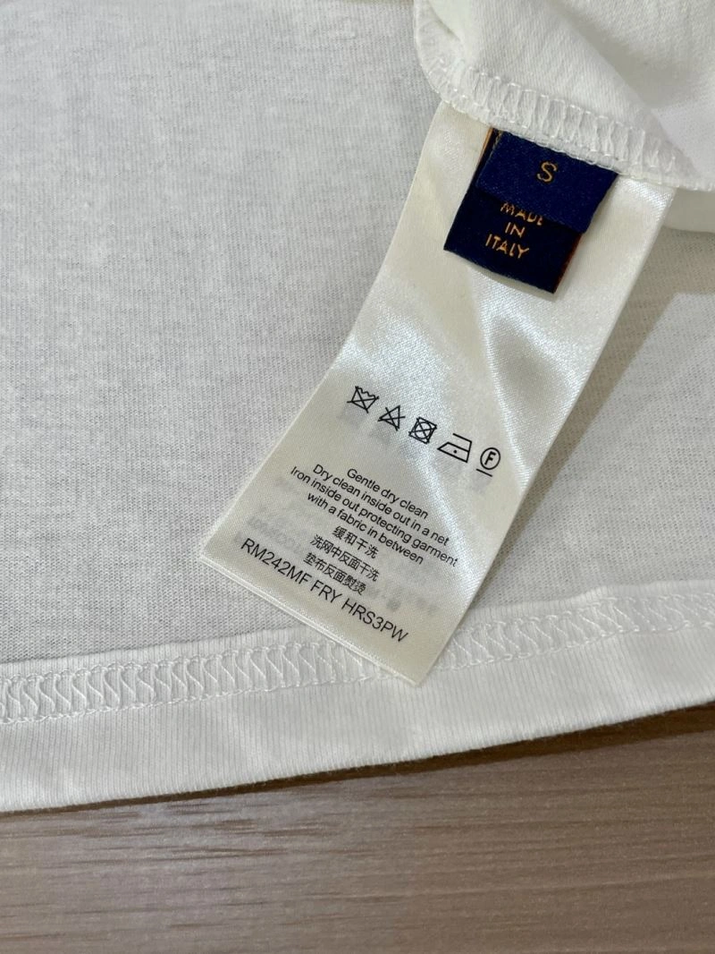 Louis Vuitton T-Shirts UrbanChic 134424