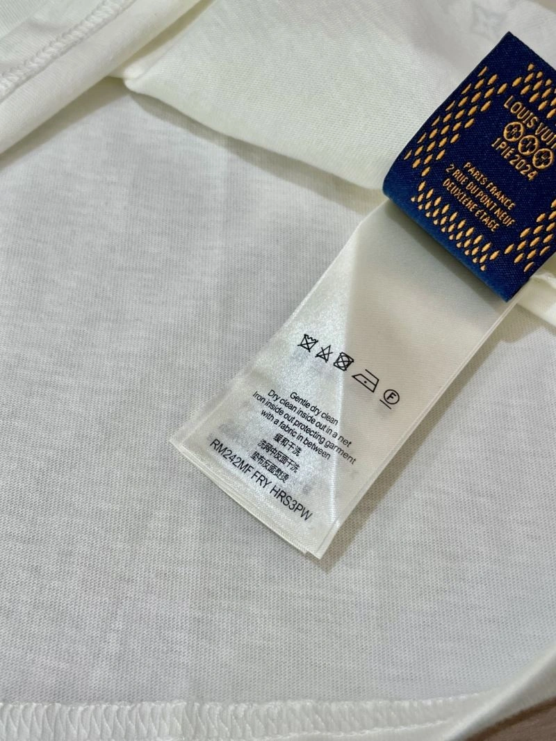 Breathable Louis Vuitton T-Shirts 134425