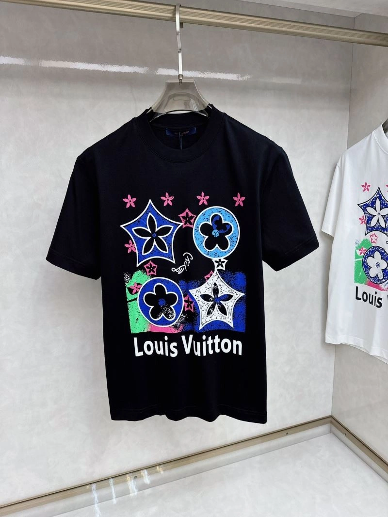 Seasonal Louis Vuitton T-Shirts 134414