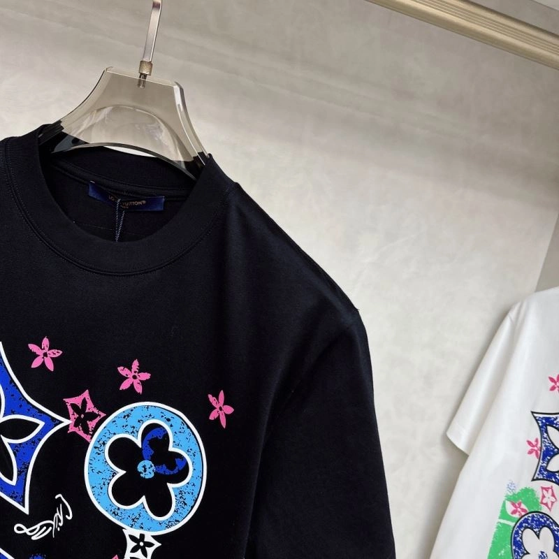 Seasonal Louis Vuitton T-Shirts 134414