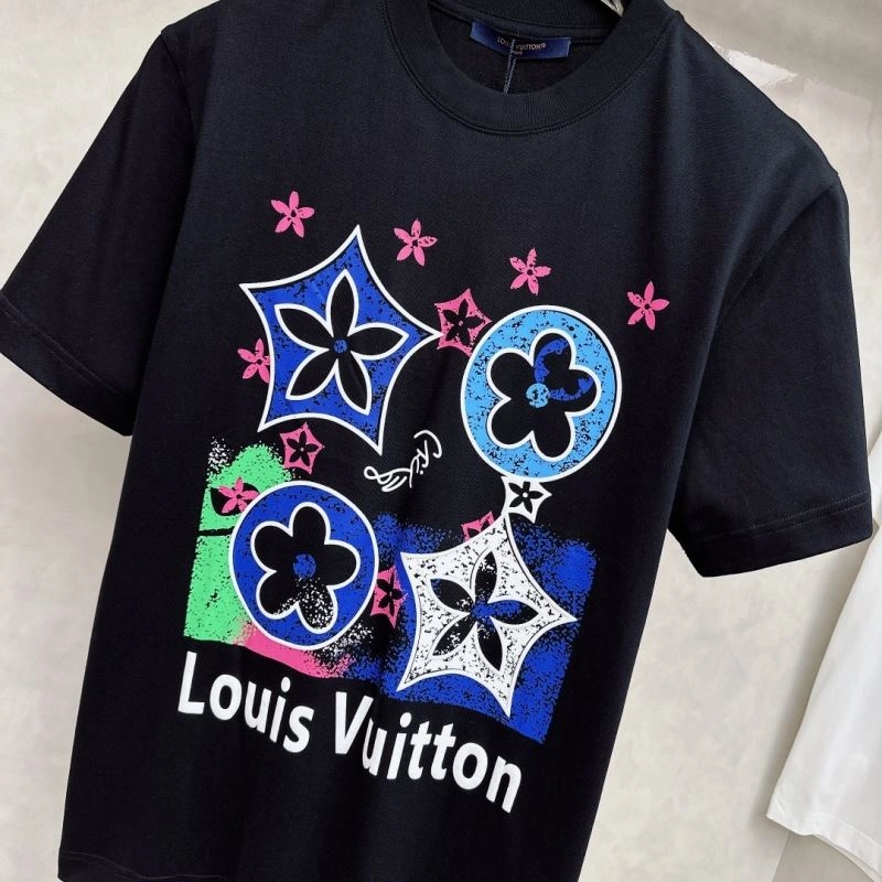 Seasonal Louis Vuitton T-Shirts 134414