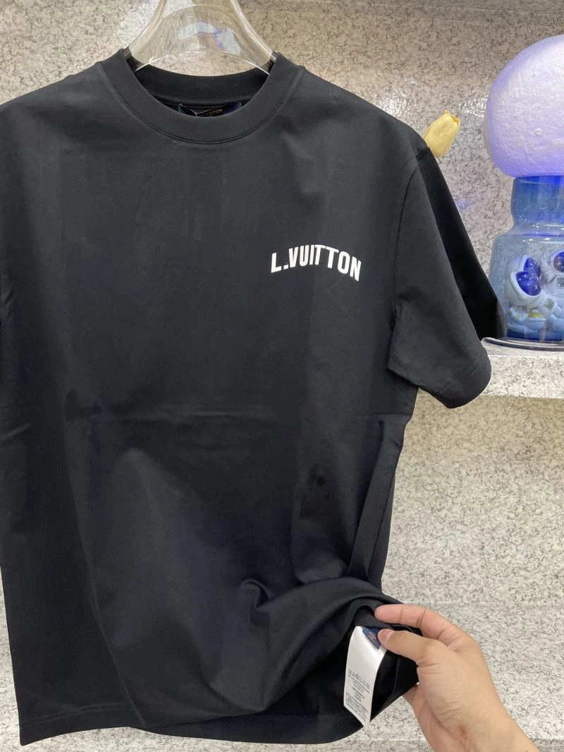 Affordable Louis Vuitton T-Shirts 134401