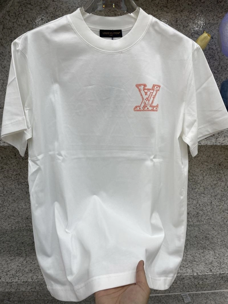 Lightweight Louis Vuitton T-Shirts 134398