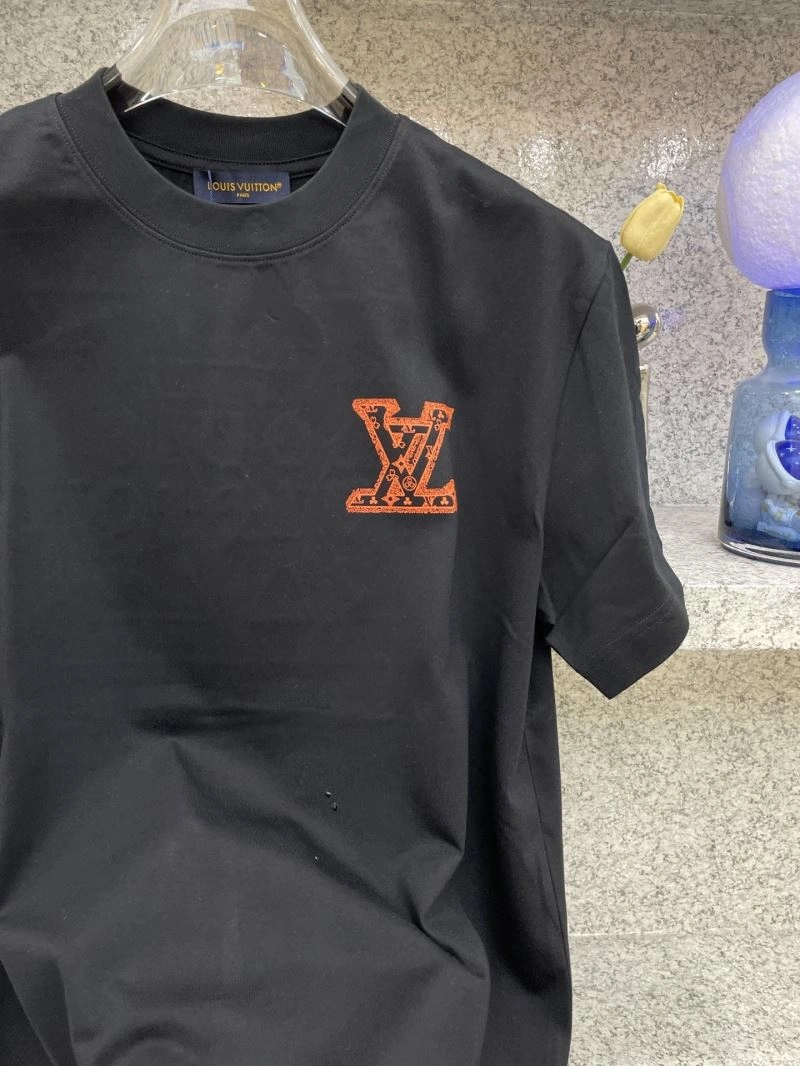 Lightweight Louis Vuitton T-Shirts 134398
