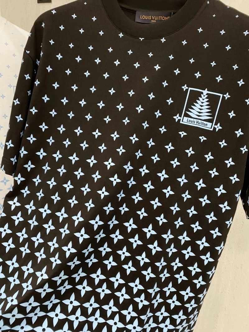 Lightweight Louis Vuitton T-Shirts 134403