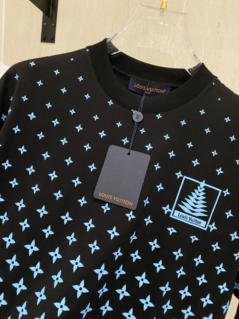 Lightweight Louis Vuitton T-Shirts 134403