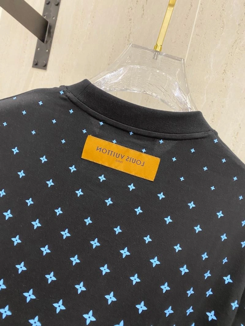 Lightweight Louis Vuitton T-Shirts 134403