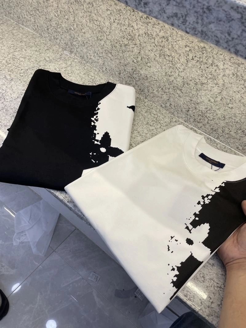 Modern Louis Vuitton T-Shirts 134386