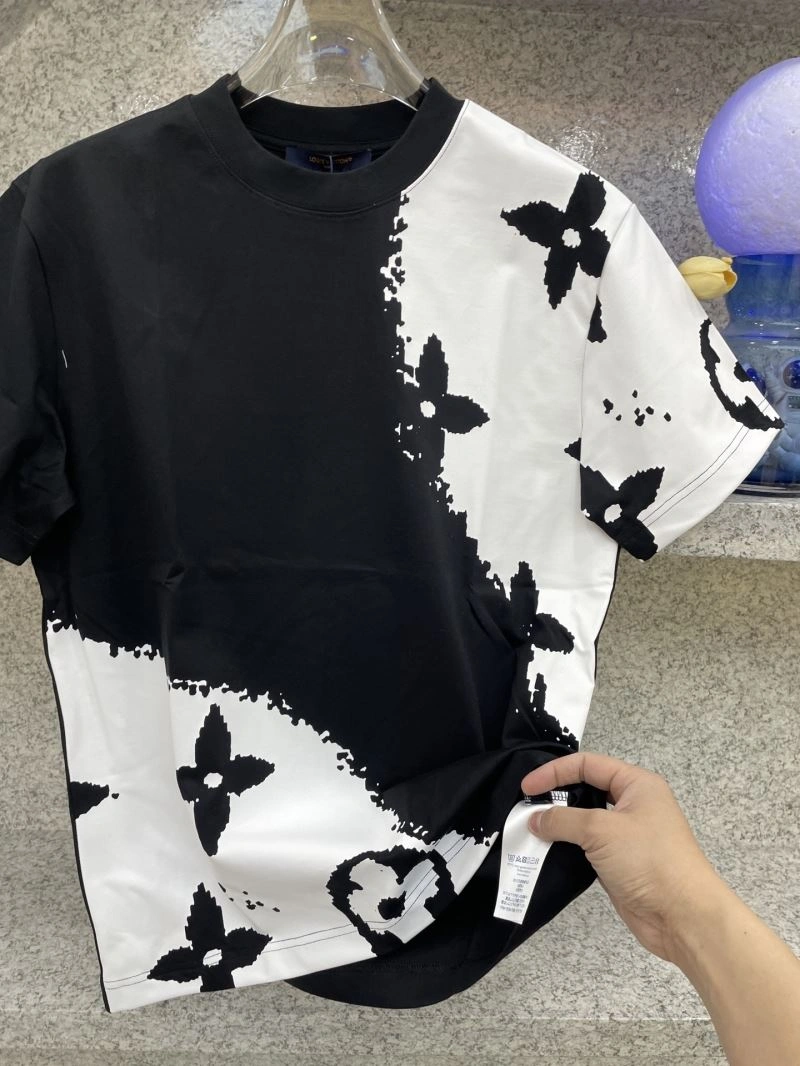 Modern Louis Vuitton T-Shirts 134386