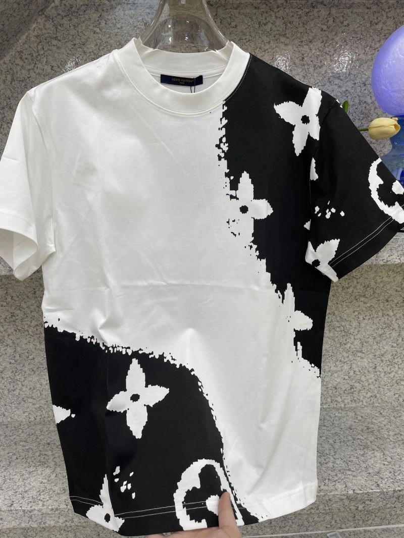 Modern Louis Vuitton T-Shirts 134386