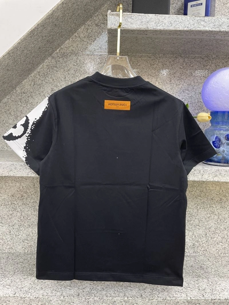 Modern Louis Vuitton T-Shirts 134386