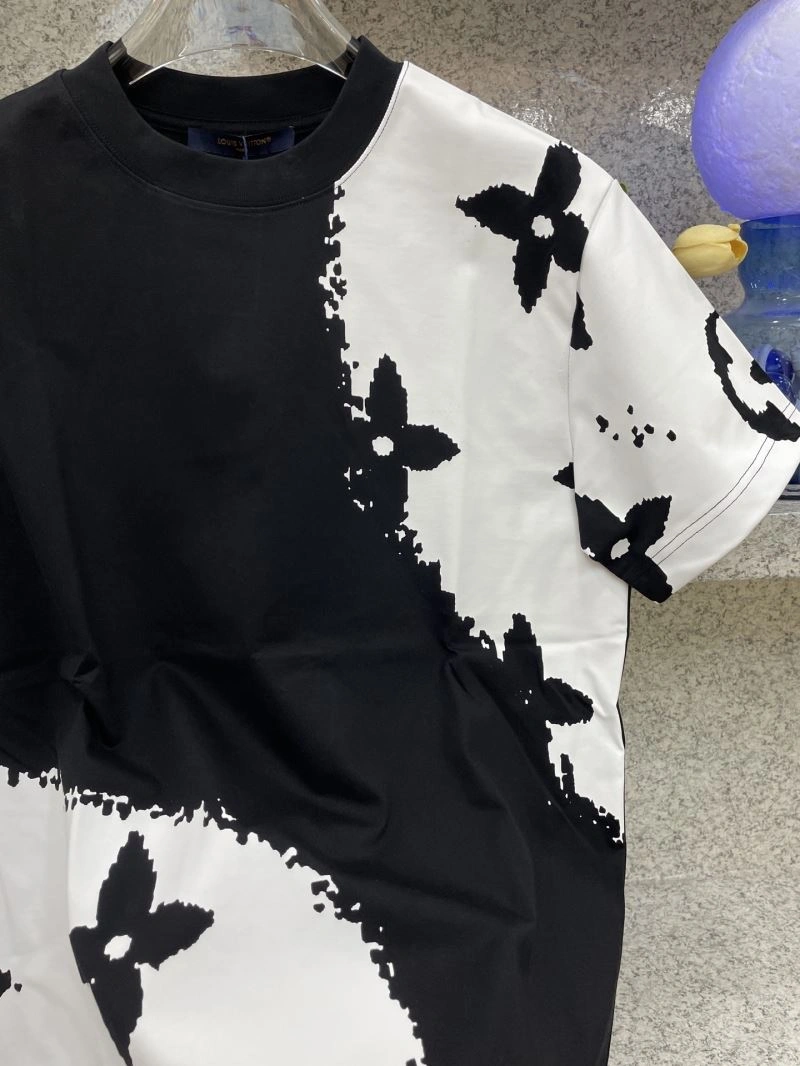 Modern Louis Vuitton T-Shirts 134386