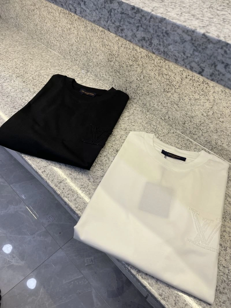Vibrant Louis Vuitton T-Shirts 134397
