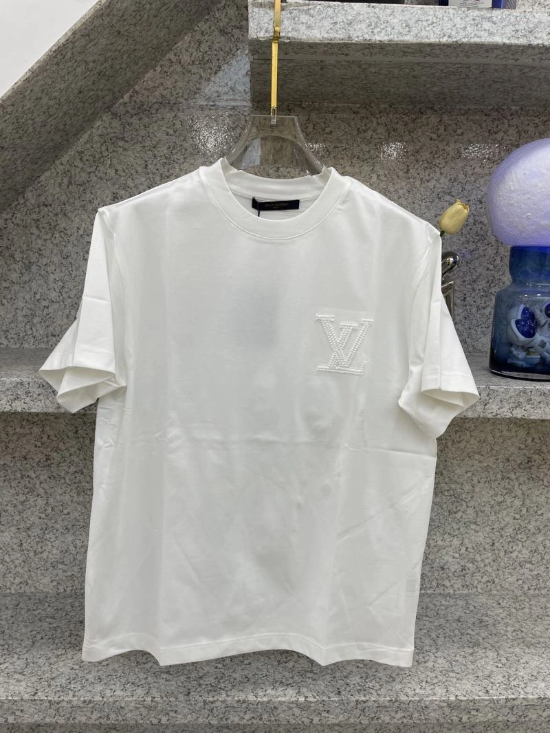 Vibrant Louis Vuitton T-Shirts 134397