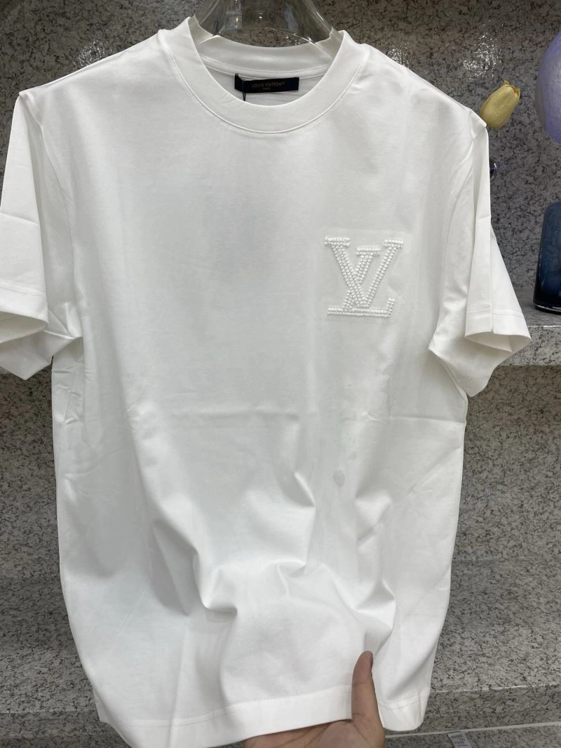 Vibrant Louis Vuitton T-Shirts 134397