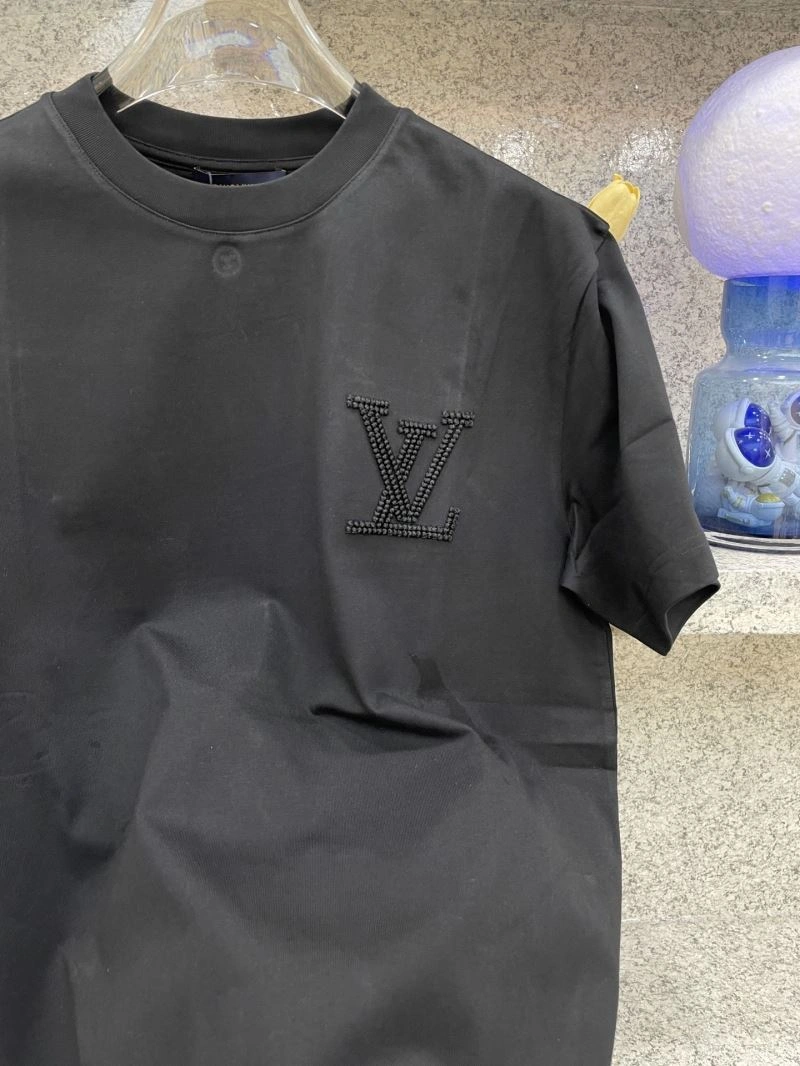 Vibrant Louis Vuitton T-Shirts 134397