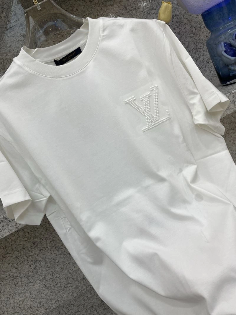 Vibrant Louis Vuitton T-Shirts 134397
