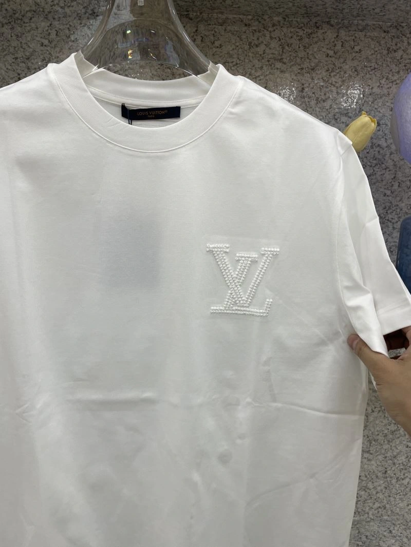 Vibrant Louis Vuitton T-Shirts 134397