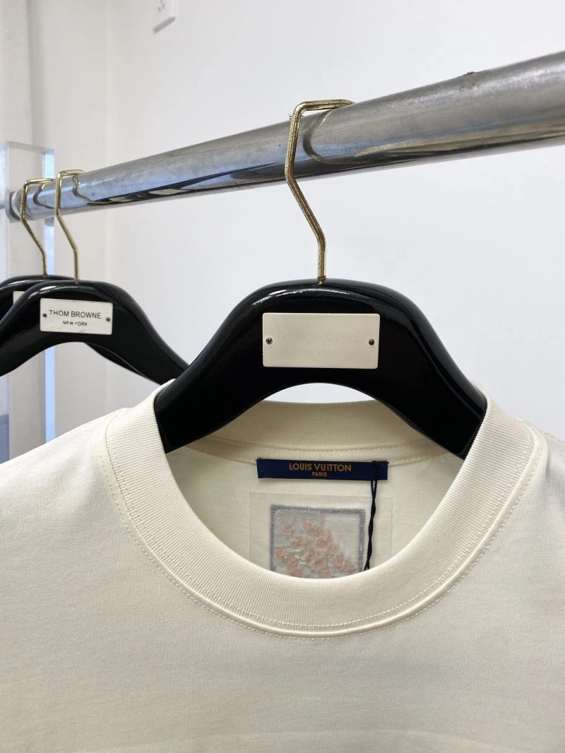 Louis Vuitton T-Shirts Unisex 134395