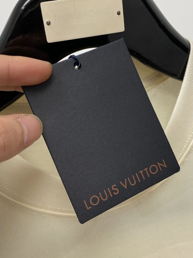 Louis Vuitton T-Shirts Unisex 134395