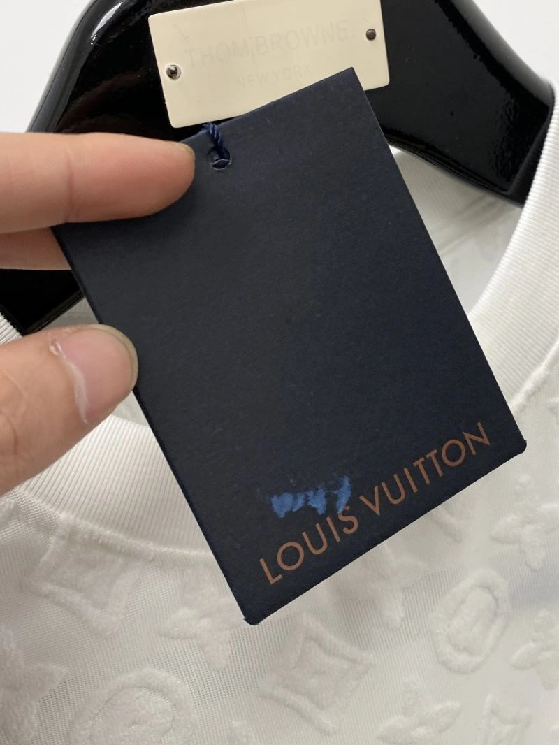 FashionForward Louis Vuitton T-Shirts 134385