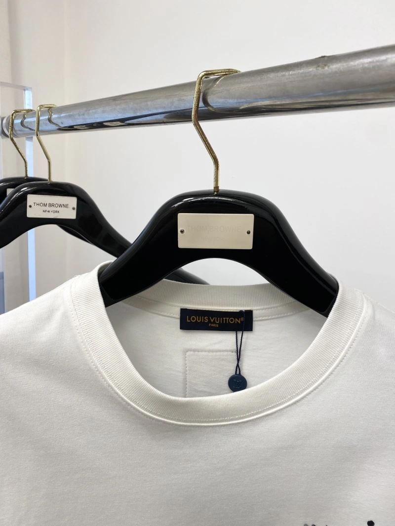 Trendy Louis Vuitton T-Shirts 134381