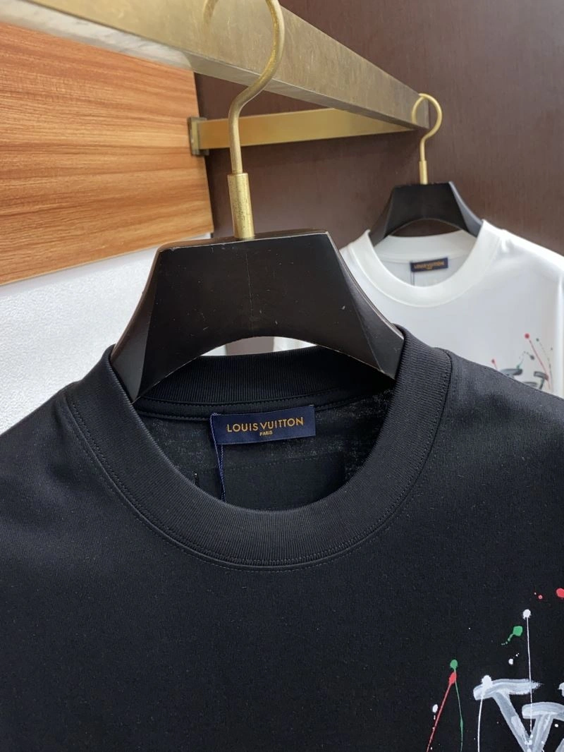 Modern Louis Vuitton T-Shirts 134379