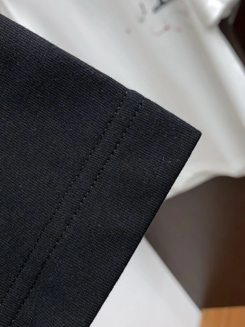 Modern Louis Vuitton T-Shirts 134379