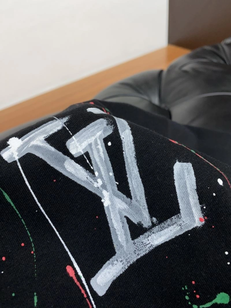 Modern Louis Vuitton T-Shirts 134379