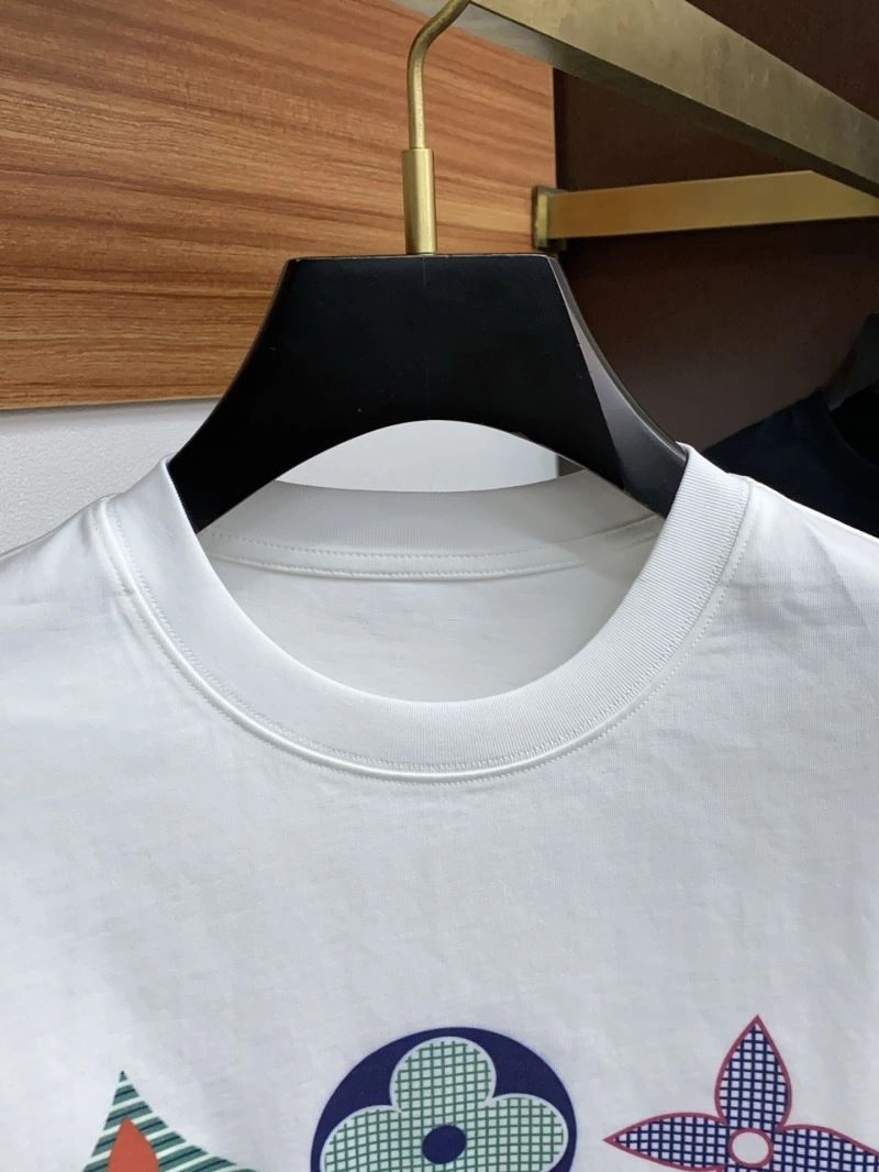 Trendsetting Louis Vuitton T-Shirts 134378