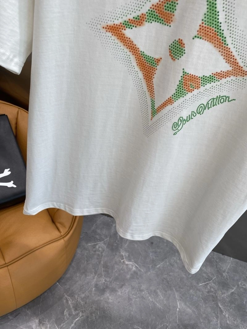 Versatile Louis Vuitton T-Shirts 134373