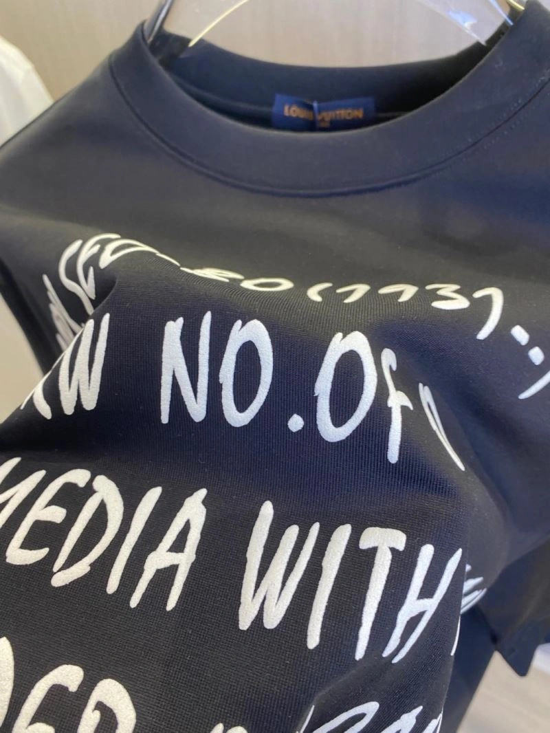 Louis Vuitton T-Shirts TimelessDesign 134369