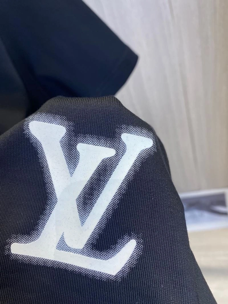 Louis Vuitton T-Shirts TimelessDesign 134369