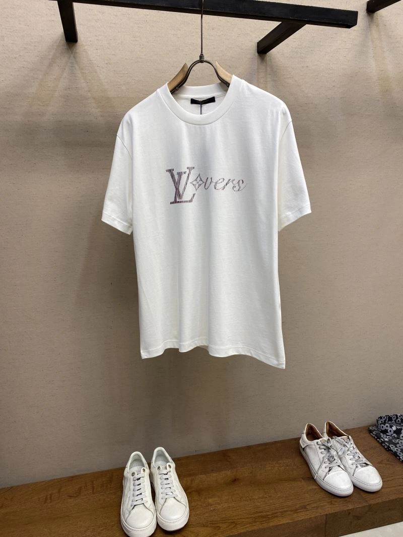 Premium Louis Vuitton T-Shirts 134345