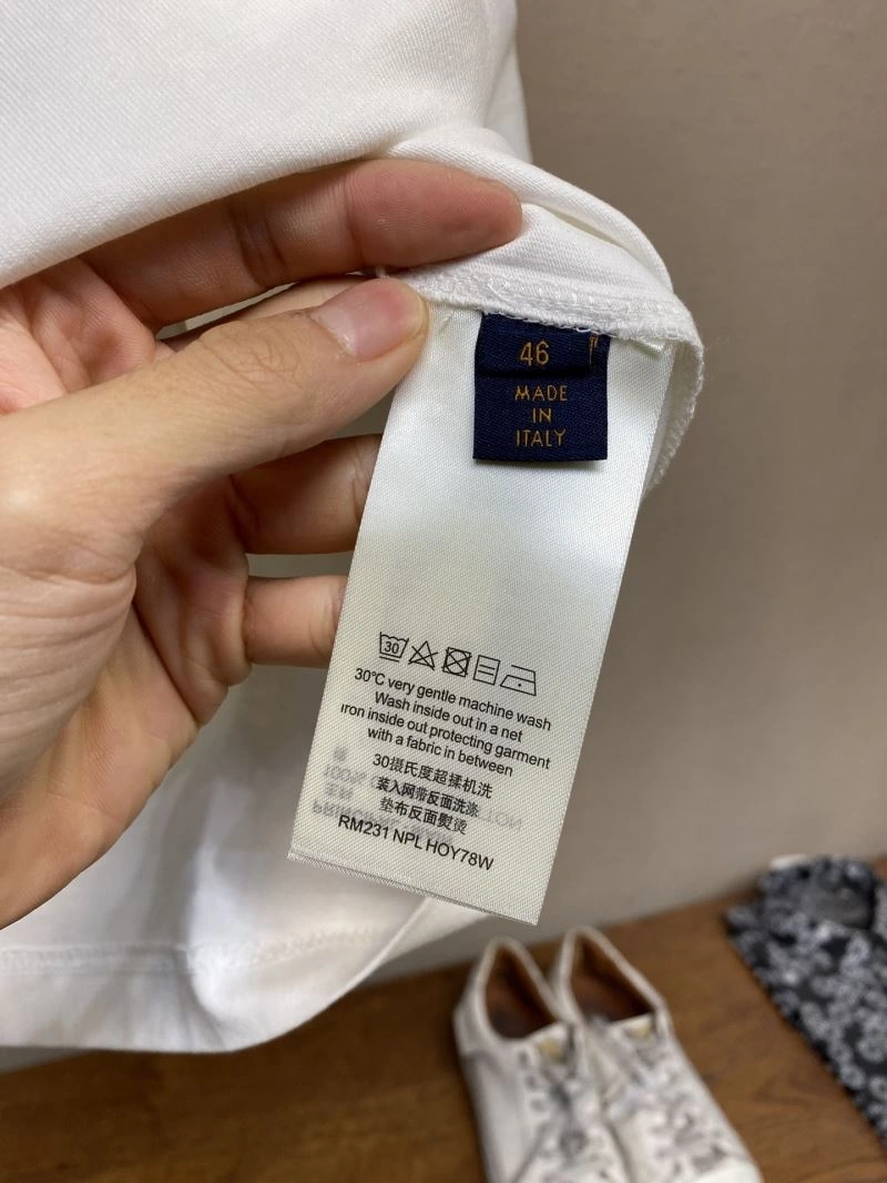 Premium Louis Vuitton T-Shirts 134345