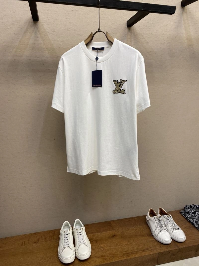 Snug Louis Vuitton T-Shirts 134344