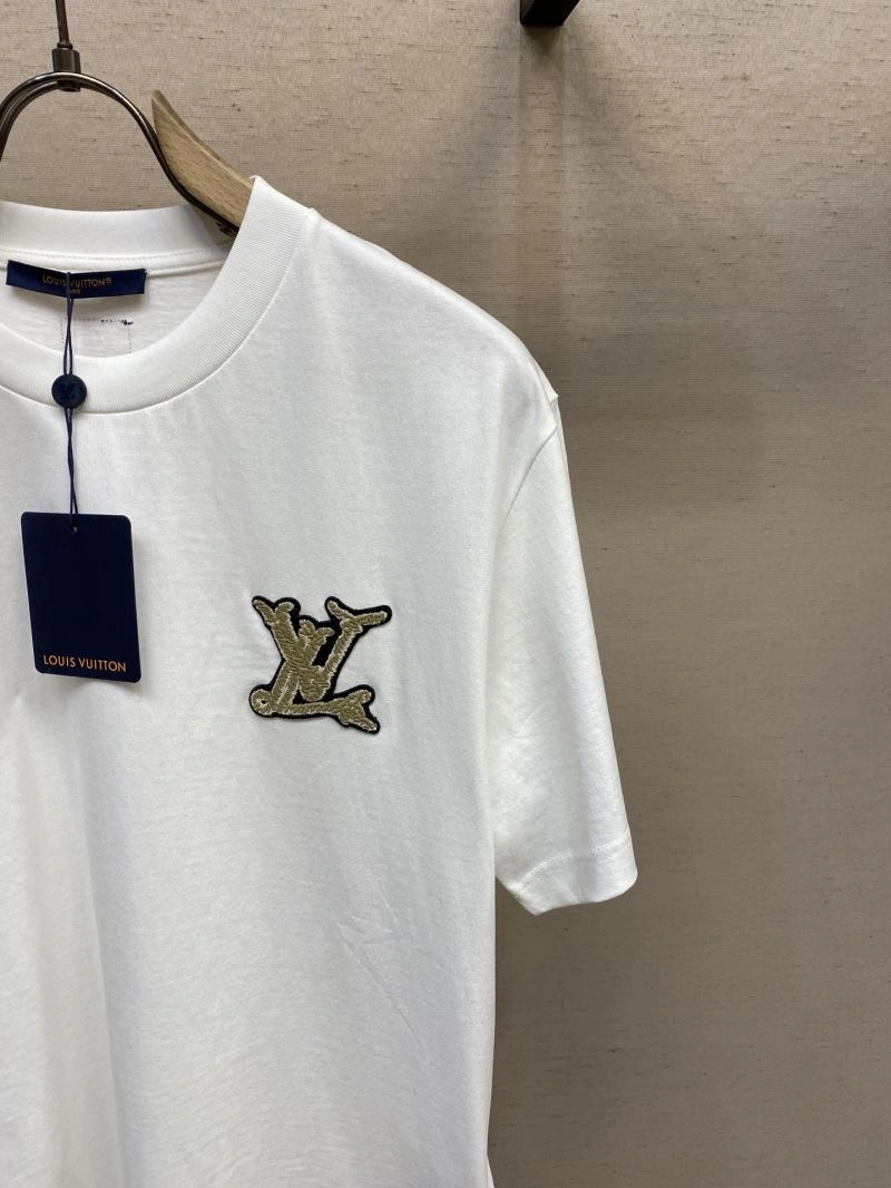 Snug Louis Vuitton T-Shirts 134344