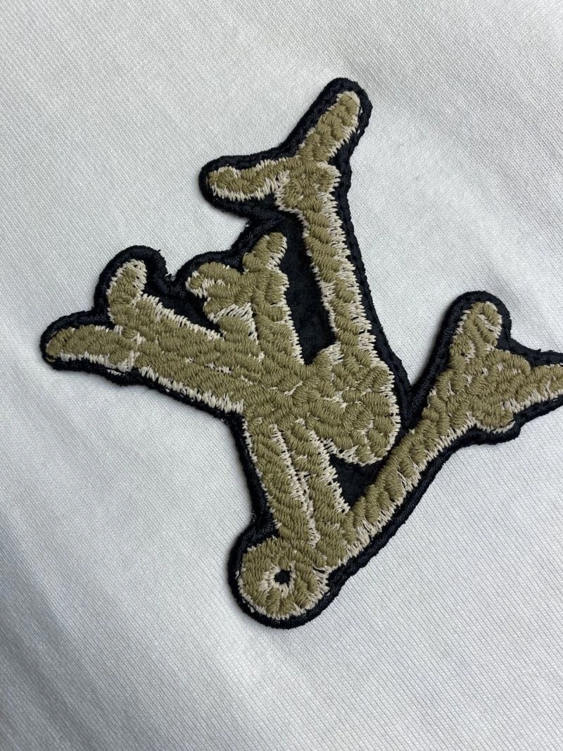 Snug Louis Vuitton T-Shirts 134344