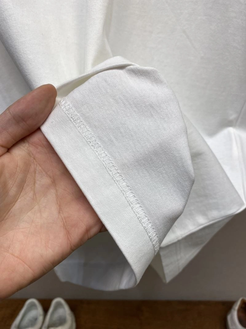 Snug Louis Vuitton T-Shirts 134344